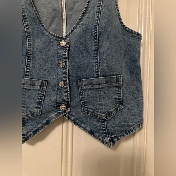 Light Denim Button top size small nwot - Picture 4 of 7
